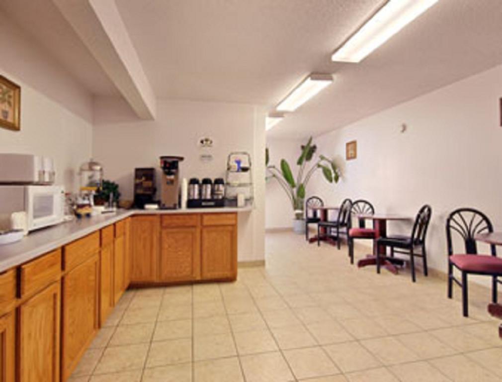 Super 8 By Wyndham Osceola Ia Motel Eksteriør bilde